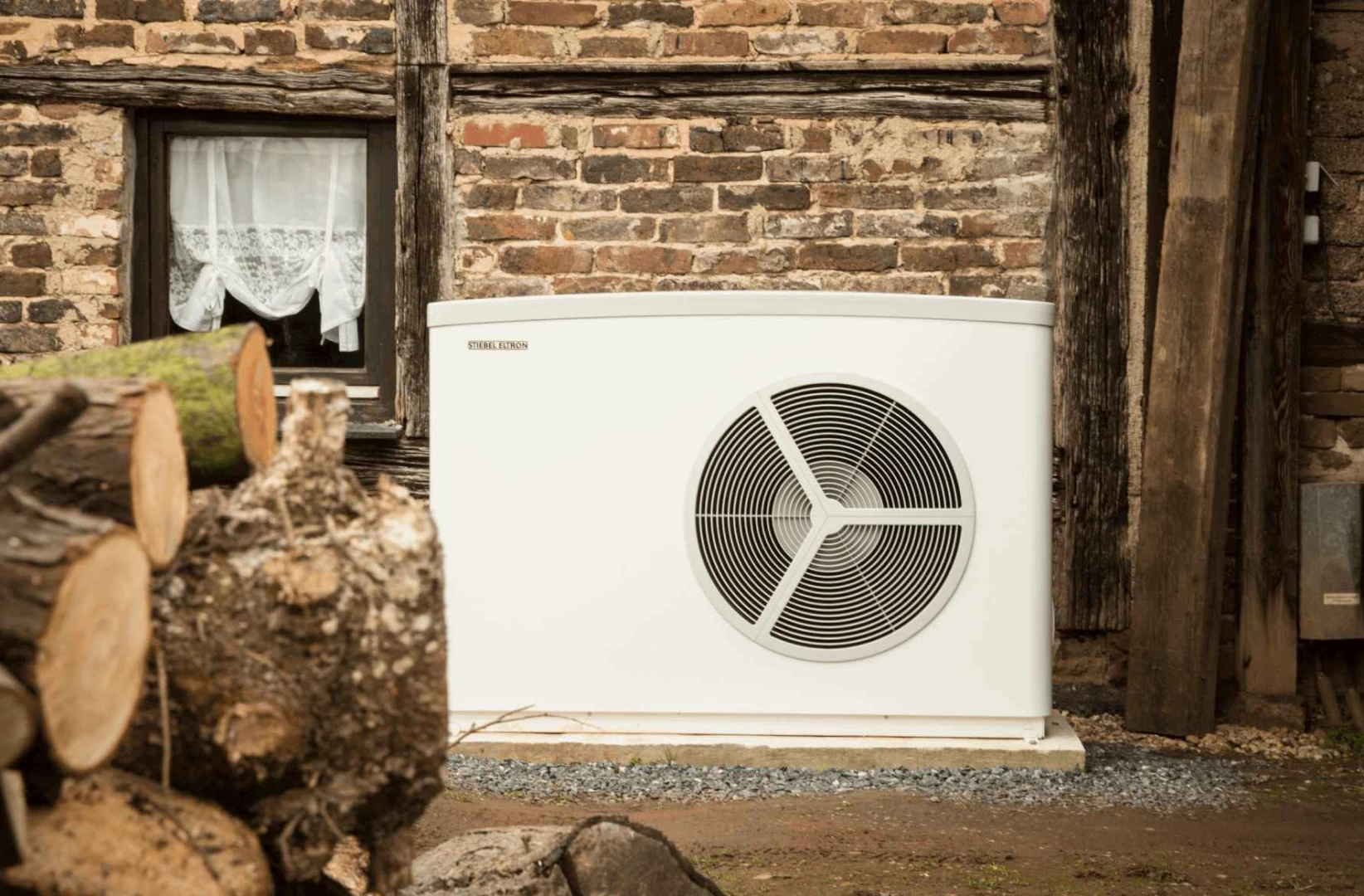 images/Heatpumps/nasos-or-monoblock-mobile1.webp